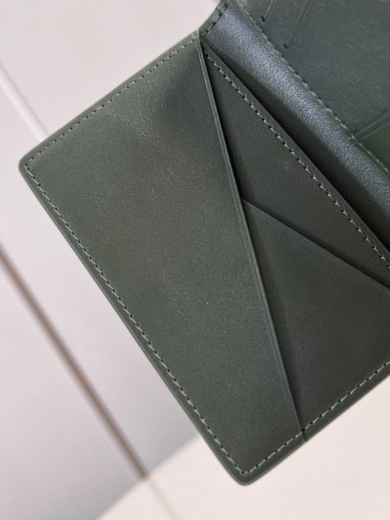 LV Wallets 4365A-0145