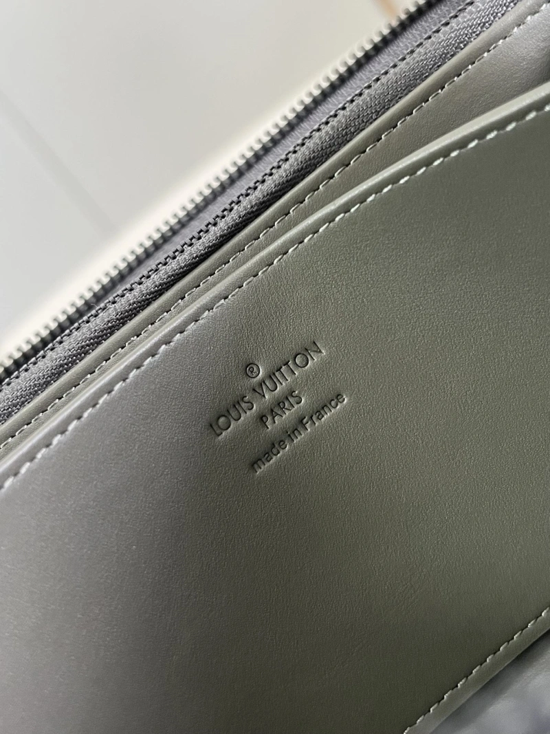 LV Wallets 4365A-0193