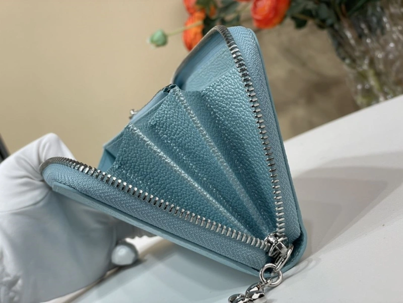LV Wallets 4365A-0301