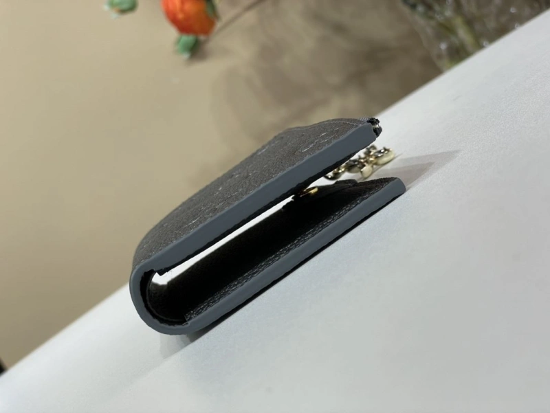 LV Wallets 4365A-0304