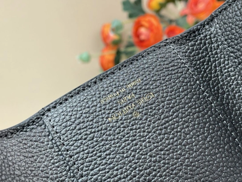LV Wallets 4365A-0307
