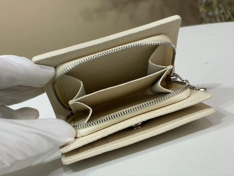 LV Wallets 4365A-0311