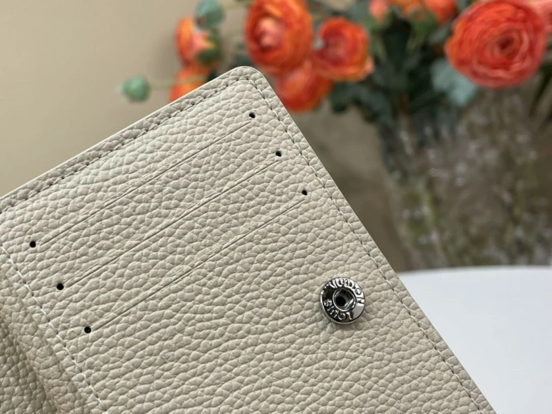 LV Wallets 4365A-0311