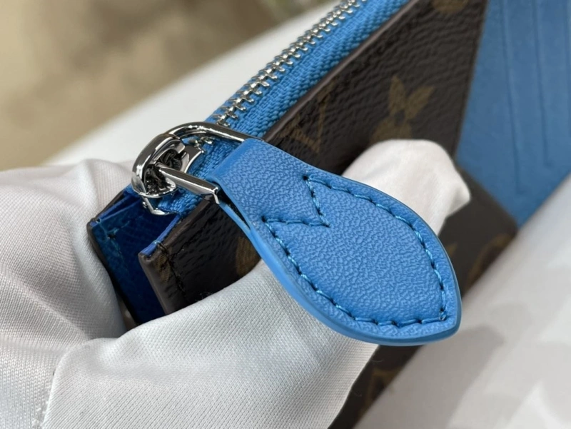 LV Wallets 4365A-0321