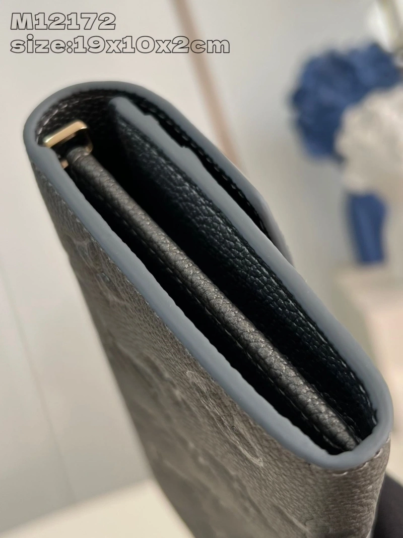 LV Wallets 4365A-0378