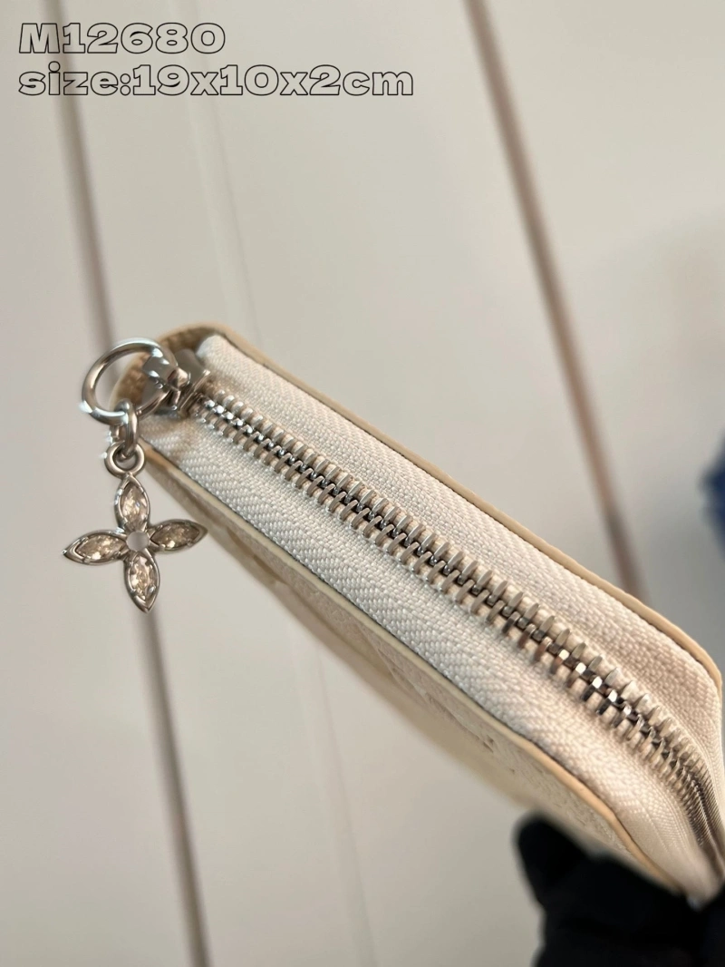 LV Wallets 4365A-0381