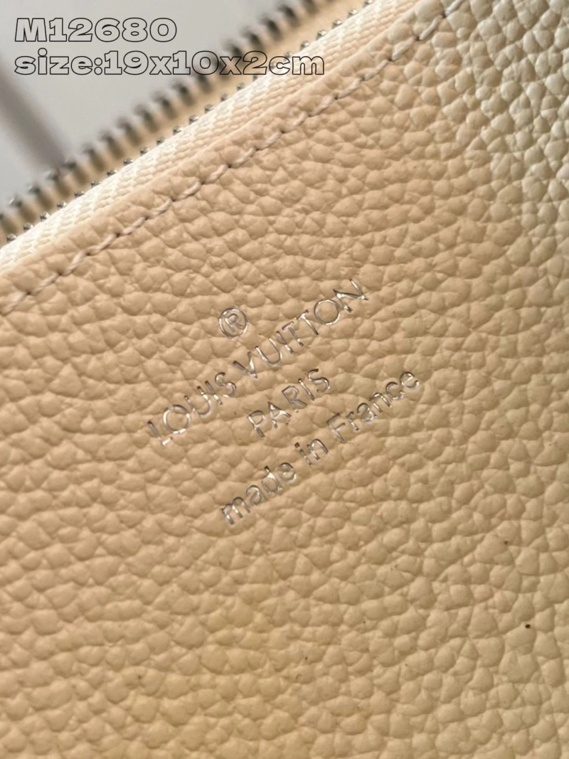 LV Wallets 4365A-0381