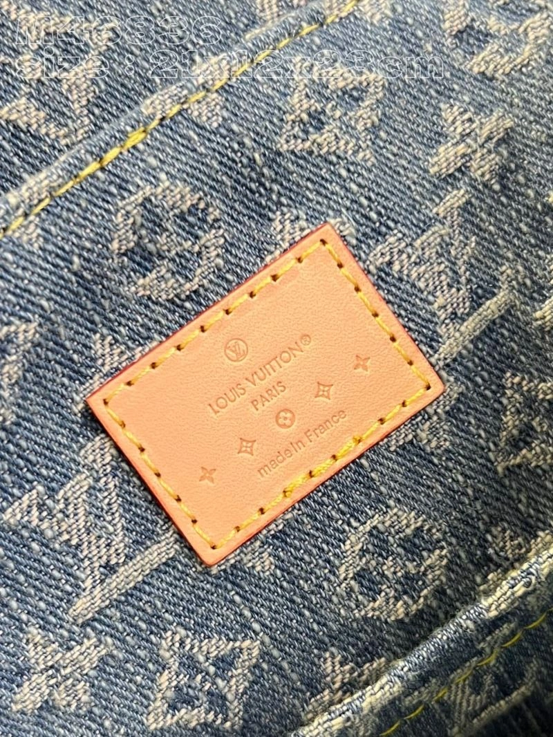 LV Backpacks 4365F-0111