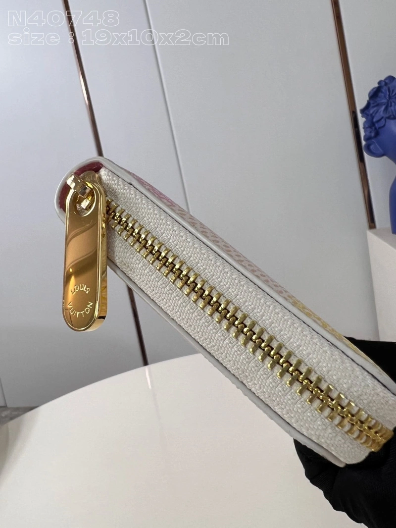 LV Wallets 4365H-0182
