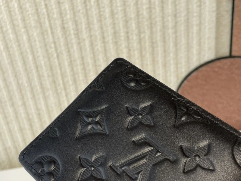 LV Wallets 4365H-0375