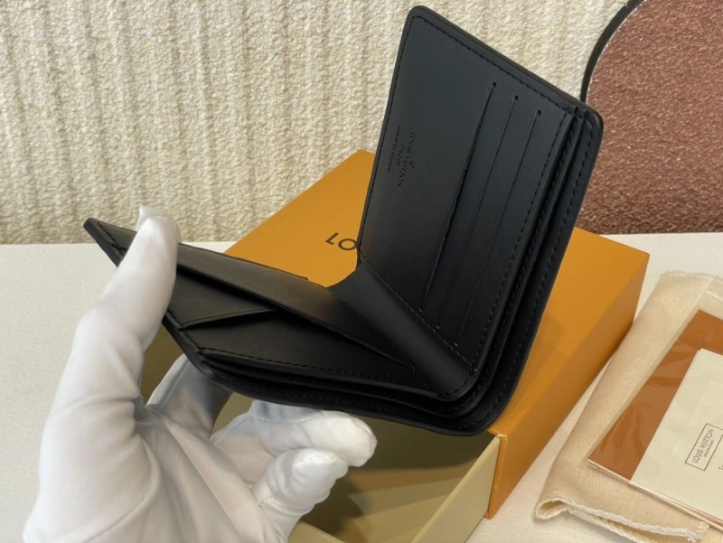 LV Wallets 4365H-0378