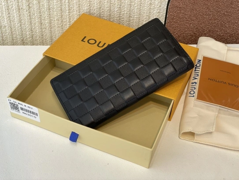 LV Wallets 4365H-0379