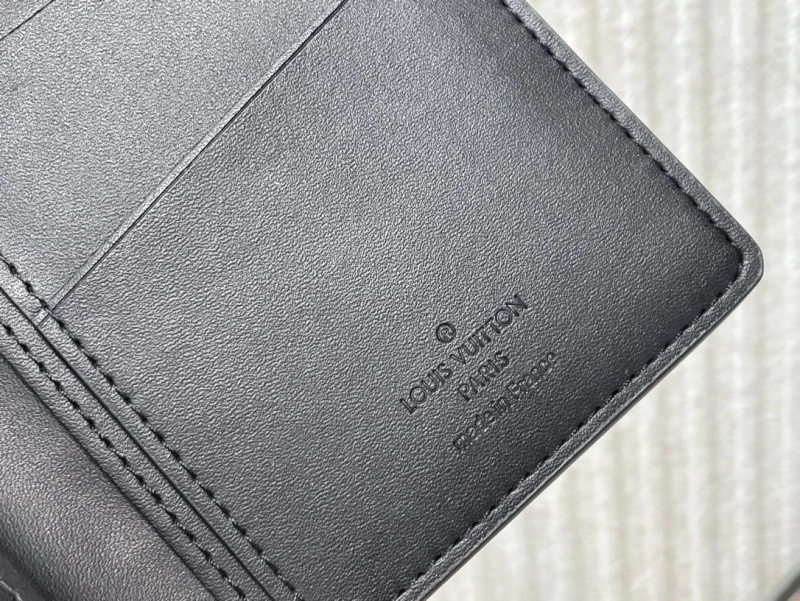 LV Wallets 4365H-0379