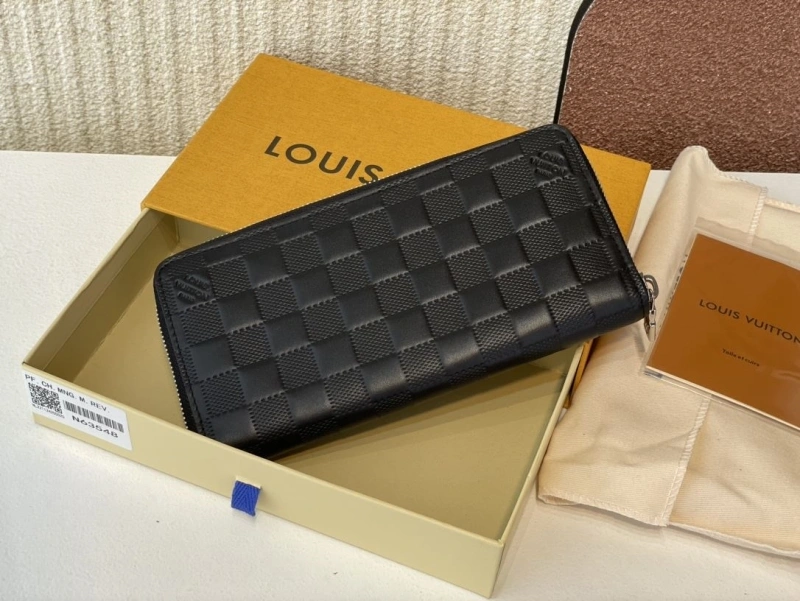 LV Wallets 4365H-0380