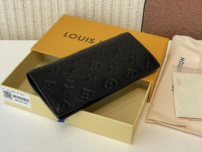 LV Wallets 4365H-0382