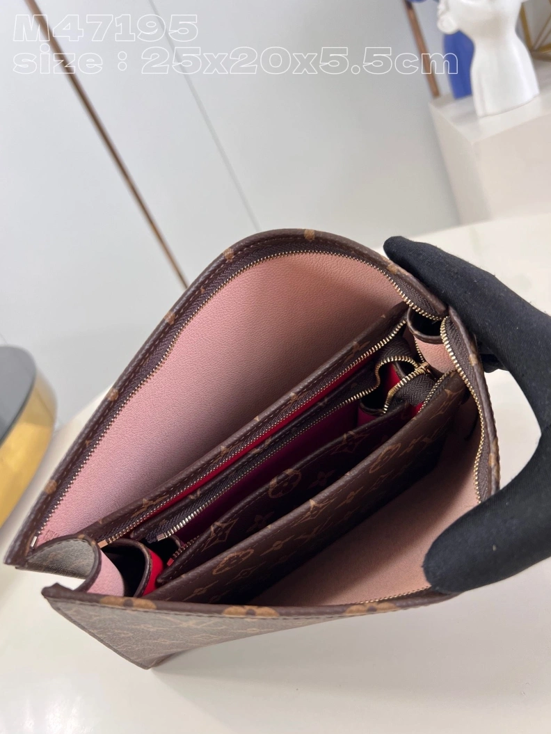 LV Clutch Bags 4365H-0481