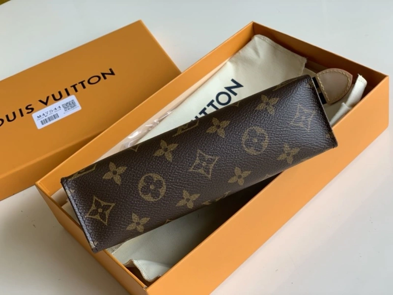 LV Wallets 4365I-0075