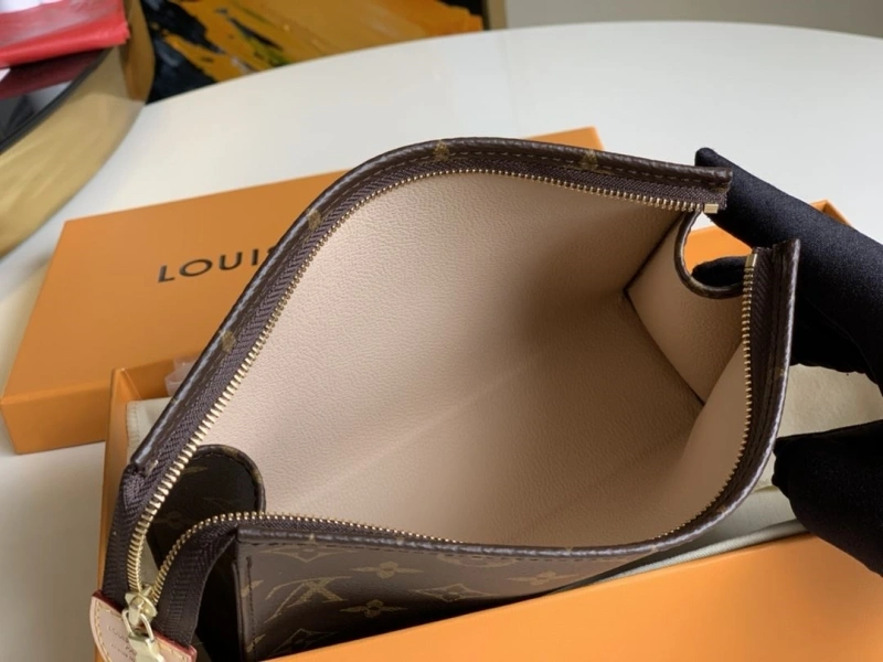 LV Wallets 4365I-0075