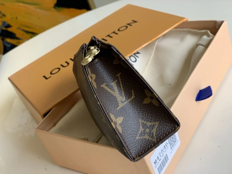LV Wallets 4365I-0076
