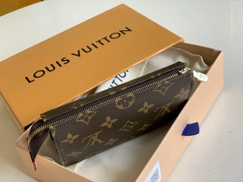 LV Wallets 4365I-0076