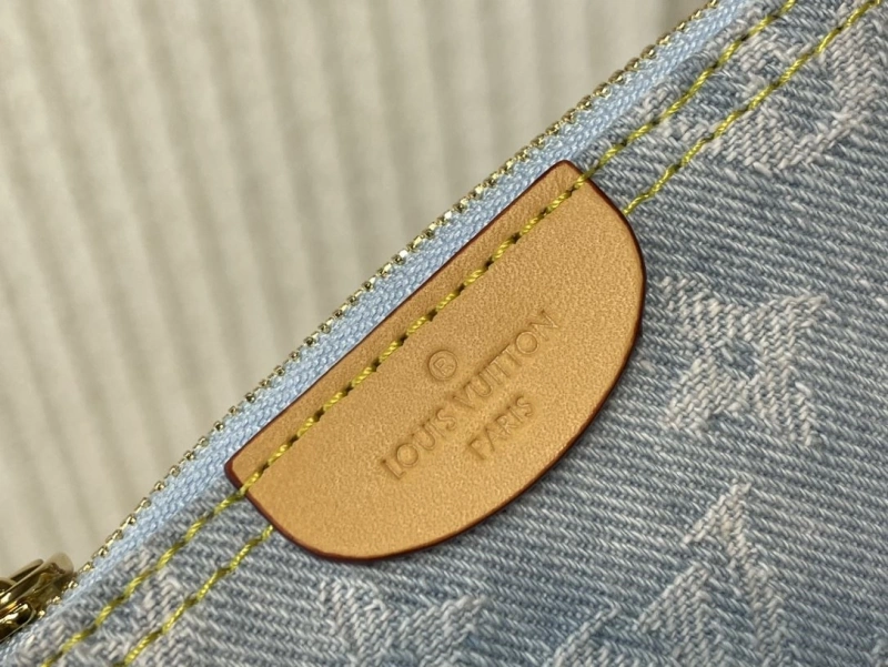 LV Wallets 4365I-0234