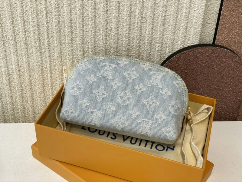 LV Wallets 4365I-0237