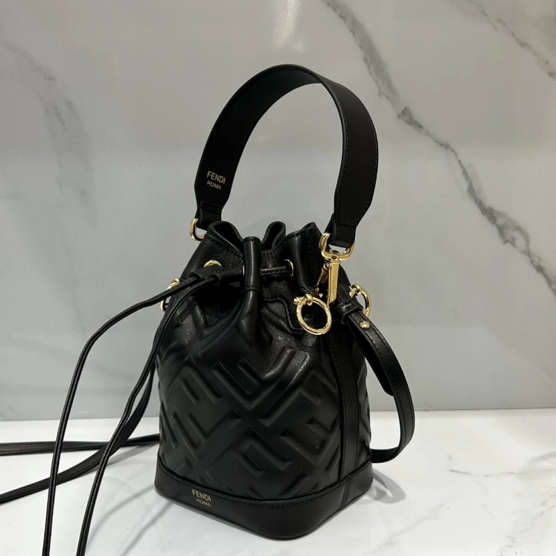 F**di bucket bags 4370-0570